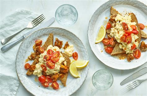 Sardines and scrambled eggs with spicy tomatoes recipe