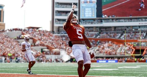 Sarkisian praises passing game following 1st day of Texas Longhorns fall camp
