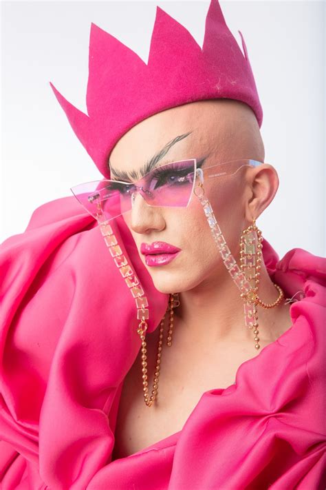 Sasha velour. Sasha Velour is a wearable chair that by the final chorus has become a high fashion garment – challenging, striking and with tongue in cheek. Drag queens are in … 