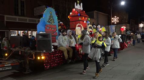 Sayre christmas parade. Nov 24, 2016 · SAYRE — Thousands are expected to line the streets of downtown Sayre for the annual Sayre Borough Christmas Parade. Approximately 55 participants will proceed through the streets as part of the parade as an estimated 6,000 people look on, according to the borough. 