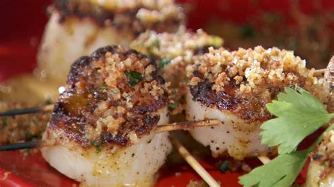 Skewer 2 or 3 scallops onto 2 skewers so that the scallops lay flat. Brush both sides with oil and sprinkle with salt and pepper. Grill …. 