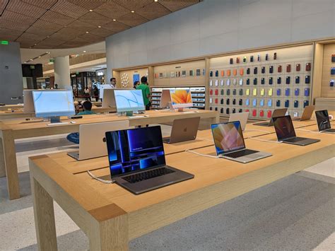 Apple Store Barton Creek store hours, contact information, and weekly calendar of events. Apple; Store; Mac; iPad; iPhone; Watch; Vision; AirPods; TV & Home; ... See all in-store and online services. Address. 2901 S. Capital of Texas Hwy Austin, TX 78746 (512) 634-0520. See map and directions. Store Hours. Day Date Time; Today Today: Mar 9 March 9:. 