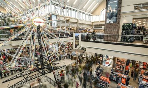 Scheels chandler az. Feb 21, 2023 · Scheels confirms to ABC15 its opening date to their Chandler, Arizona location inside Chandler Fashion Center. The sporting goods store with entertainment will feature 75 specialty shops, a Ferris ... 