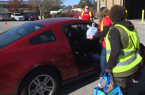 Schnucks and Operation Food Search hand out Thanksgiving meals to thousands in need