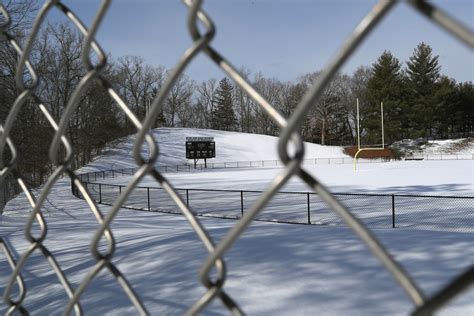 RI School Closings, Distance Learning Days, Delays For Winter Storm - Cranston, RI - Most school districts call for delays amid the snowstorm, but a few cancel school on Monday.. 