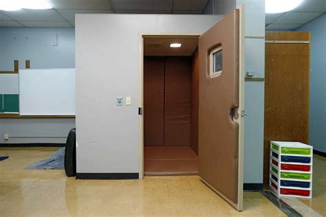 School psychologist: Locked door on seclusion room 'not normal'