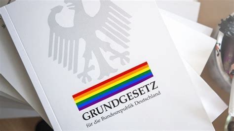 Schutz der geschlechtlichen freiheit in abhängigkeitsverhältnissen. - Goldwing service manual gl1800 on cd.