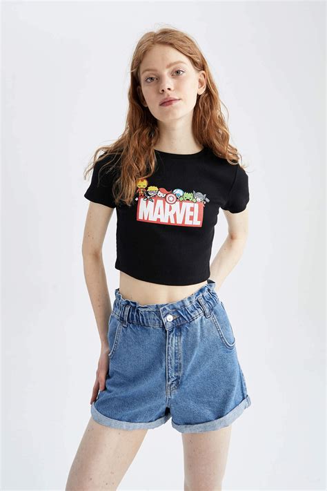 Schwarz Damen Fitted Marvel Lizenziertes T-Shirt 2494771 DeFacto