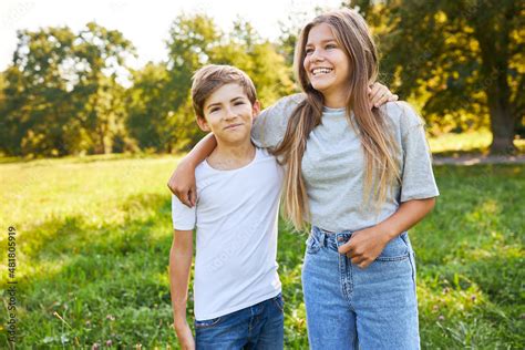 Schwester Befriedigt Bruder