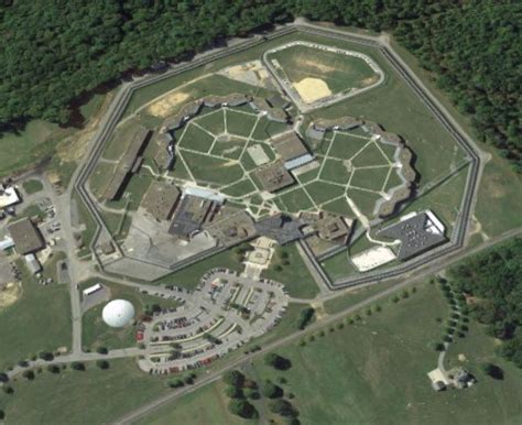 SCI Benner Township is a medium-security facility that houses adult male inmates. Physical Plant. Number of Acres Inside Perimeter: 46. Number of Acres Outside Perimeter: 42. Number of Operational Structures (inside and outside of perimeter): 26. Number of Housing Units: 10 (Housing units consist of both cells and dormitory-style housing).. 