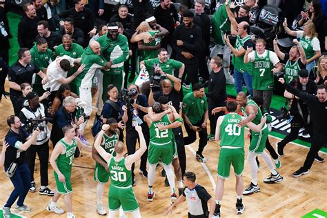 May 24, 2023 · Celtics vs. Heat live score, updates, highlights from Game 4 (All times Eastern.) 10:53 p.m. — The Celtics come away with a 116-99 win. Jayson finished with 33 points, 11 rebounds and 7 assists ... 