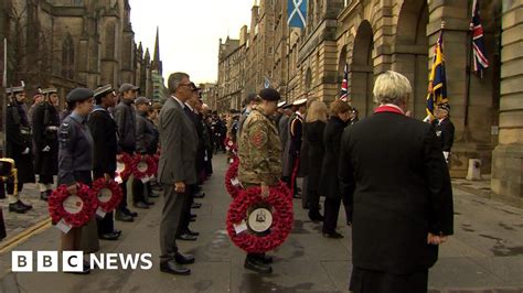 Scotland falls silent for Remembrance Sunday - BBC News