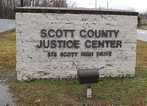 Scott county courthouse.  Scott Scott County Justice Center 119 N.  This website is maintai...
