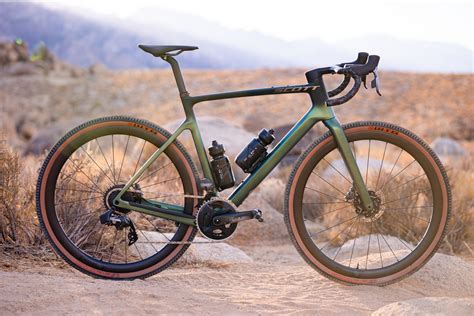 Scott gravel bike. One ton of gravel is approximately 18 cubic feet. One and a half tons of gravel equals 1 cubic yard, which is approximately 27 cubic feet. One ton of gravel covers an estimated 80 ... 
