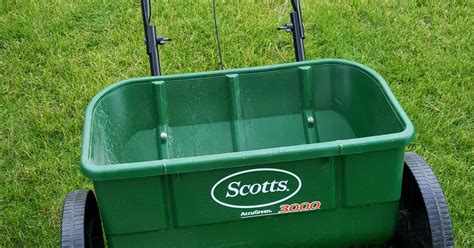 Scotts accugreen 3000. Answer: We don't have the exact spreader setting for your model spreader. The easiest way to determine the correct setting for you needs is outlined below: If you need to use 3.6lbs of product per 1,000 sq ft you would add 3.6 lb of product to spreader, start with a medium setting, then apply product to a 20 x 50 ft area (1,000 sq ft). If you ... 