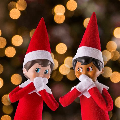 Quietly, the book and the scout elf gained a following in American households. Then, after Jennifer Garner was seen holding the book in papar6azzi photos in 2007, the Elf on the Shelf took flight.. 