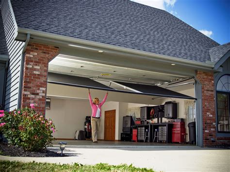 Screened in garage. A standard one-car garage ranges in size from 12 by 20 feet to 14 by 22 feet, according to Western Construction. The size can go up to 16 by 22 feet on lots that accommodate the ex... 