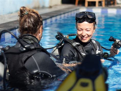 Scuba diving instructor jobs abroad