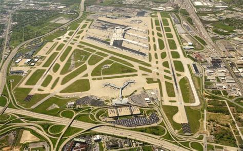 Sdf airport. The airport is the 10th busiest airport in the world in terms of cargo shipments and it serves as a major hub for UPS Airlines. Located just west of I-65 and to the south of I-264, SDF Airport has a variety of parking options including economy, short-term, long-term, garage and valet. 