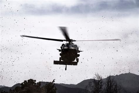Se estrellan dos helicópteros Blackhawk de la División Aerotransportada 101 en Kentucky