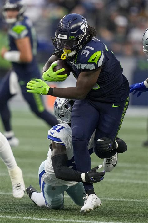 Seahawks starters look sharp in limited action, Seattle tops Dallas 22-14