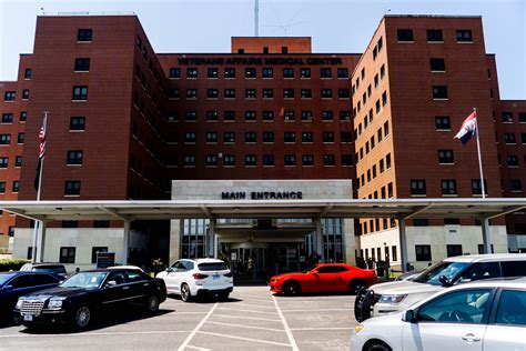 Search for man who wandered from St. Louis VA hospital