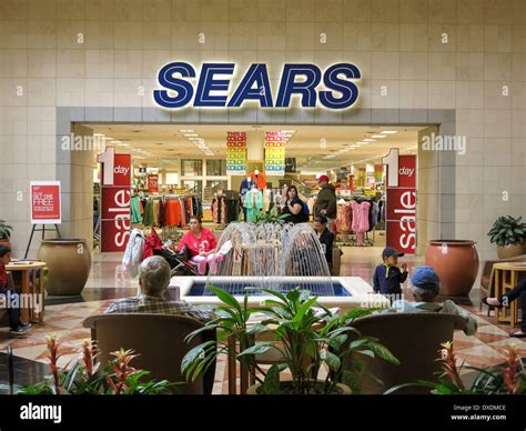 There are 8 Sears locations in Florida- Da