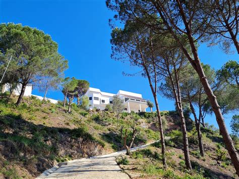 Seaside property for sale in Calabria meretdemeures.com