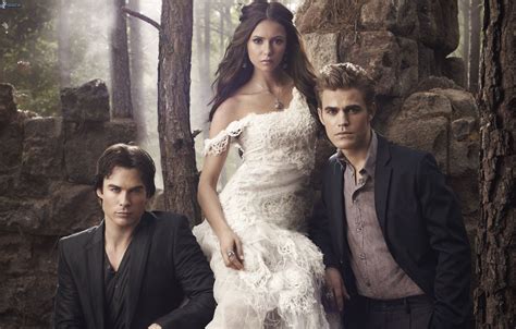 Season 8 vampire diaries. Το The Vampire Diaries είναι Αμερικανική τηλεοπτική υπερφυσική, δραματική σειρά των Κέβιν Γουίλιαμσον και Τζούλι Πλεκ, βασισμένη στη δημοφιλή ομώνυμη σειρά βιβλίων της Λ. Τζ. Σμιθ.Η σειρά έκανε πρεμιέρα στο Αμερικάνικο κανάλι The CW στις 10 Σεπτεμβρίου 2009 και ολοκληρώθηκε στις 10 ... 