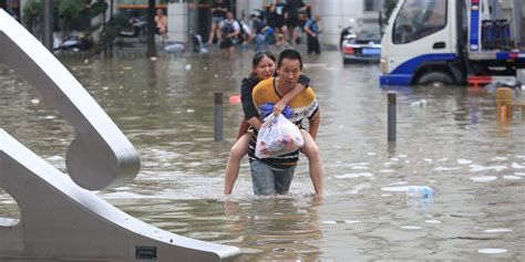 Seasonal floods hit eastern China and leave at least 5 dead and over 1,500 evacuated