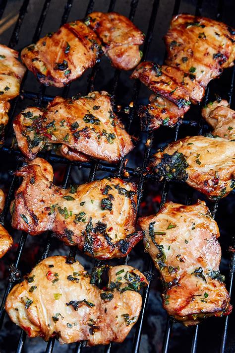 Seasoning for grilled chicken. Chicken legs should be grilled at medium and high heat over a split fire. The high heat causes some of the fat to melt off the meat, resulting in a slightly charred skin. The mediu... 