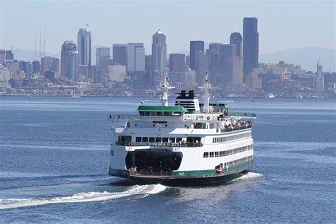 On Saturdays, Sundays, and holidays, the ferry runs a little later, with the first trip to Bainbridge leaving at 6:10 a.m. and the final trip departing at 2:10 a.m. the following day. Between the first and second ferry in the morning, there is a 1 hour 45 minute gap, with the second ferry leaving at 7:55 a.m.. 