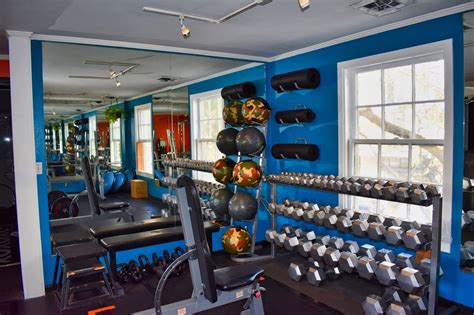 Seattle gym. Start building your own legacy with the best strength training areas, group classes, cardio and free weights and Personal Trainers at a Gold's Gym near you. Build real results at the original home of serious training, Gold’s … 