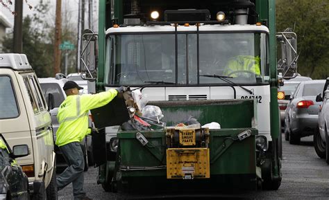 Seattle trash collection. Look Up Collection Day. The collection calendar will show you regular pick up days and holiday schedules for garbage, recycling, and food & yard waste pick-up at your address. You can also call (206) 684-3000 to find out your collection day. 