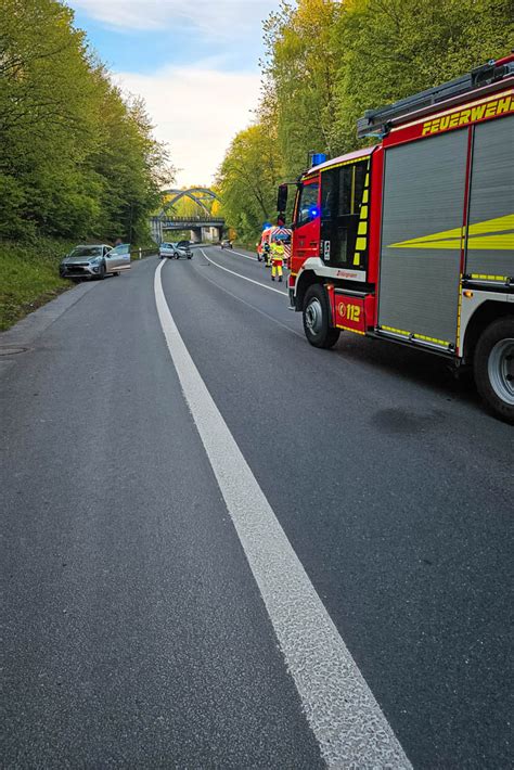 Sechs Patienten nach Verkehrsunfall - Feuerwehr Menden