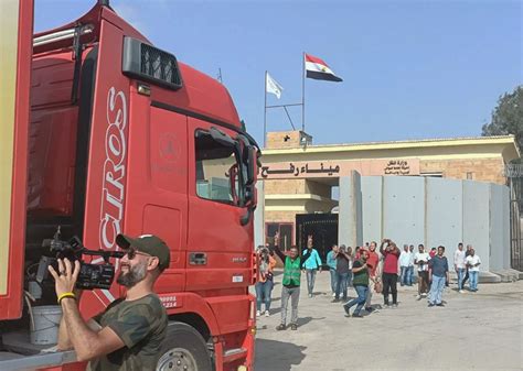 Second aid convoy reaches Gaza as Israel attacks targets in Syria and occupied West Bank