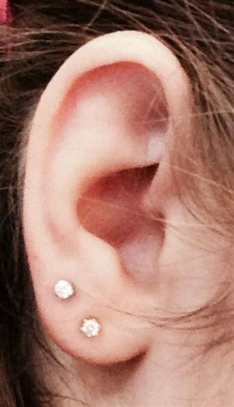 Second hole piercing. Dec 19, 2017 · The ear shown above houses multiple piercings (from top to bottom: Flat, Helix, Tragus, Two-for-One/Snake Bite, Stacked Lobes), but we're here to talk about what Lisa Bubbers, co-founder of ear ... 