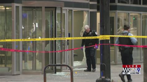Security guard hospitalized after Wacker Drive bank robbery