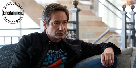 See David Duchovny wear his iconic X-Files Speedo again in The …