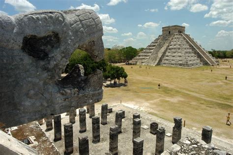 Seis ensayos sobre antiguos patrones de asentamiento en el área maya. - Introducción a la retórica y la argumentación.