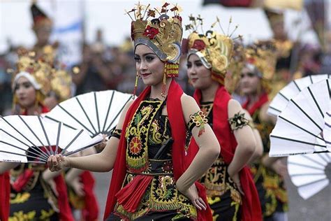 Sejarah Tari Gandrung Banyuwangi dan Penemu Tari dan pola …