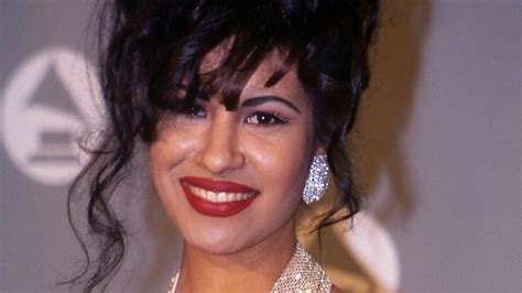 Selena Quintanilla: Biography, Singer, Grammy Winner