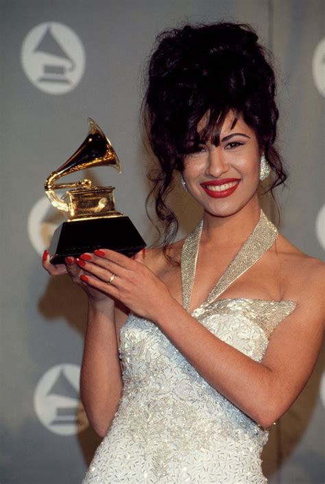 Selena Quintanilla - Singer, Grammy Award Winner ... - Biography