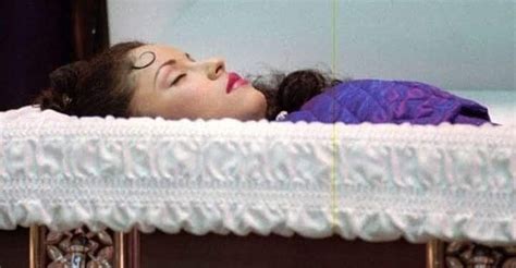 Selena en la morgue... Michael Jackson. Iph