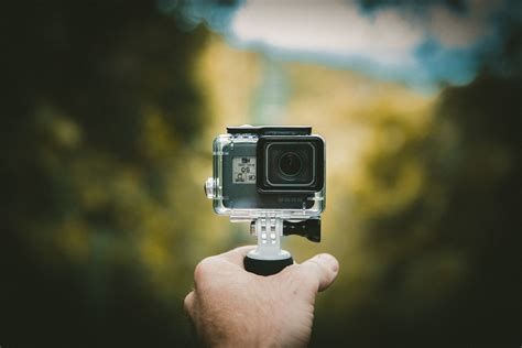 When choosing your perfect selfie camera, think about a few important things. First, decide how good you want your selfies to look. Cameras with more "megapixels" and bigger sensors usually take better photos. Check if the camera's front camera has cool features like wide-angle shots or special modes to make you look great in your selfies.. 