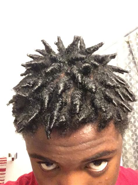 1st Month (Semi) Freeform Dreadlocks Towel Rub Method. 12/02/2016, my first day I take it seriously. I used a normal small colored towel. I shower my hair normally with L'Oreal Elvive daily use shampoo. When my hair is dry I rub the towel for about 5-10 minutes. I intend to this everyday for one month and see the results. Tell me your experiences.. 