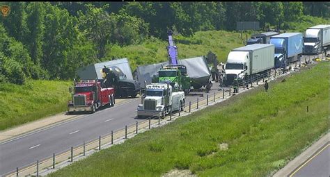 Semi truck crash closes WB I-270 in Edwardsville