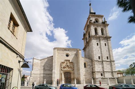 Seminario diocesano de los santos justo y pastor en alcala de henares. - La bourgogne à l'académie française de 1665 à 1727.