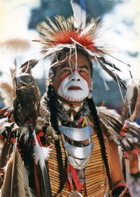 The Seminole Indians are indigenous to the state of Florida, meaning they were originally from there and did not migrate from other areas. It has been said the Seminole tribe settled there as far back as 10,000 BC. For hundreds of years, the Seminole Indians basically controlled almost all of Florida. Even when the Europeans arrived, at first .... 