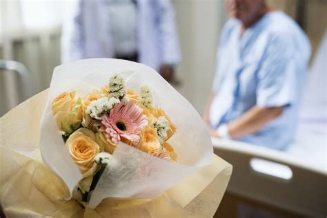 Send flowers to hospital. When you decide to send flowers to somebody who is in hospital, make sure you have all the correct details so that they are able to receive their gift. You may need to have the name of the hospital, and may also need to have other details that are more specific like the name of the ward or the room they are staying in. Different hospitals … 